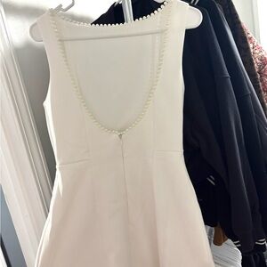Elegant White Sleeveless Dress
